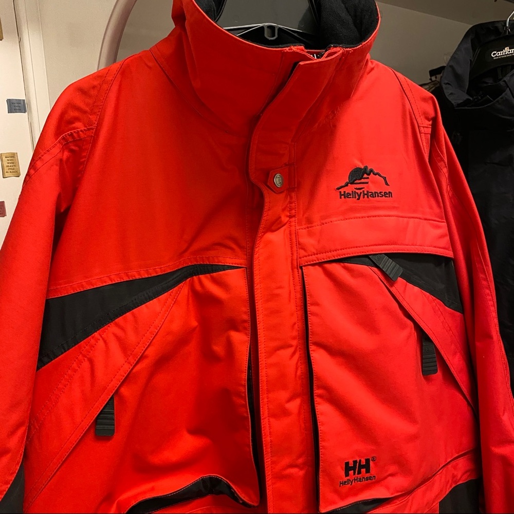 Helly Hansen Winter Parka w/ Large Hood - Red - XL - Picture 2 of 6